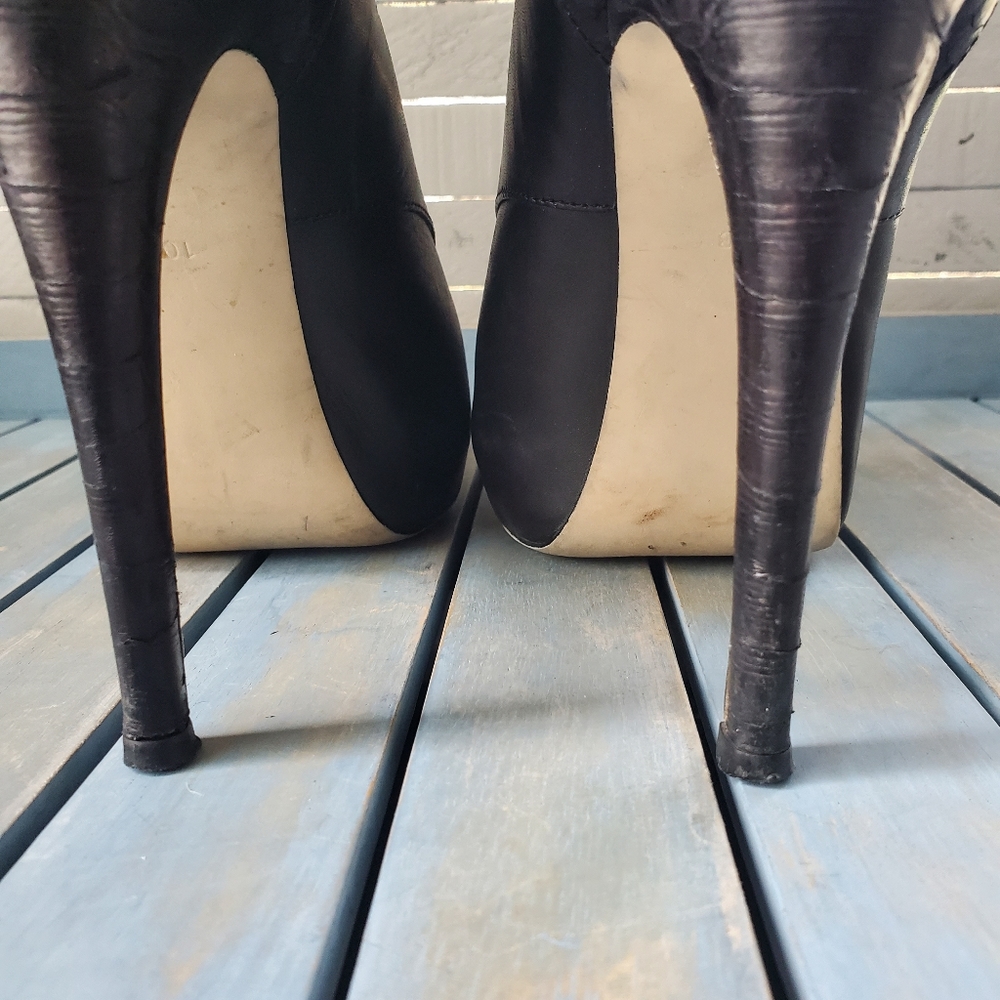 BCBG MAXAZRIA Perro Leather Bootie Heels Black Size 10 - Picture 5 of 16